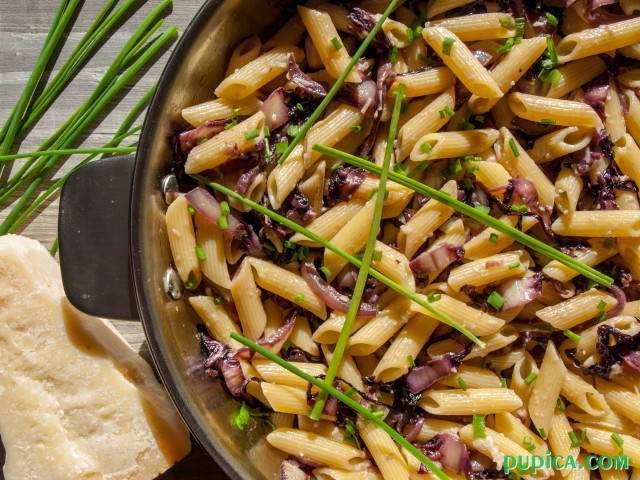 Pasta with chicory and chives
