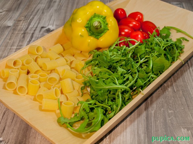 Pasta with Bell Peppers, Cherry Tomatoes and Arugula