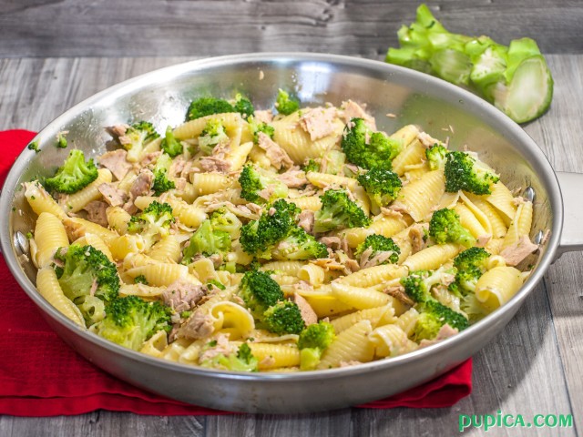 Pasta with Broccoli and Tuna