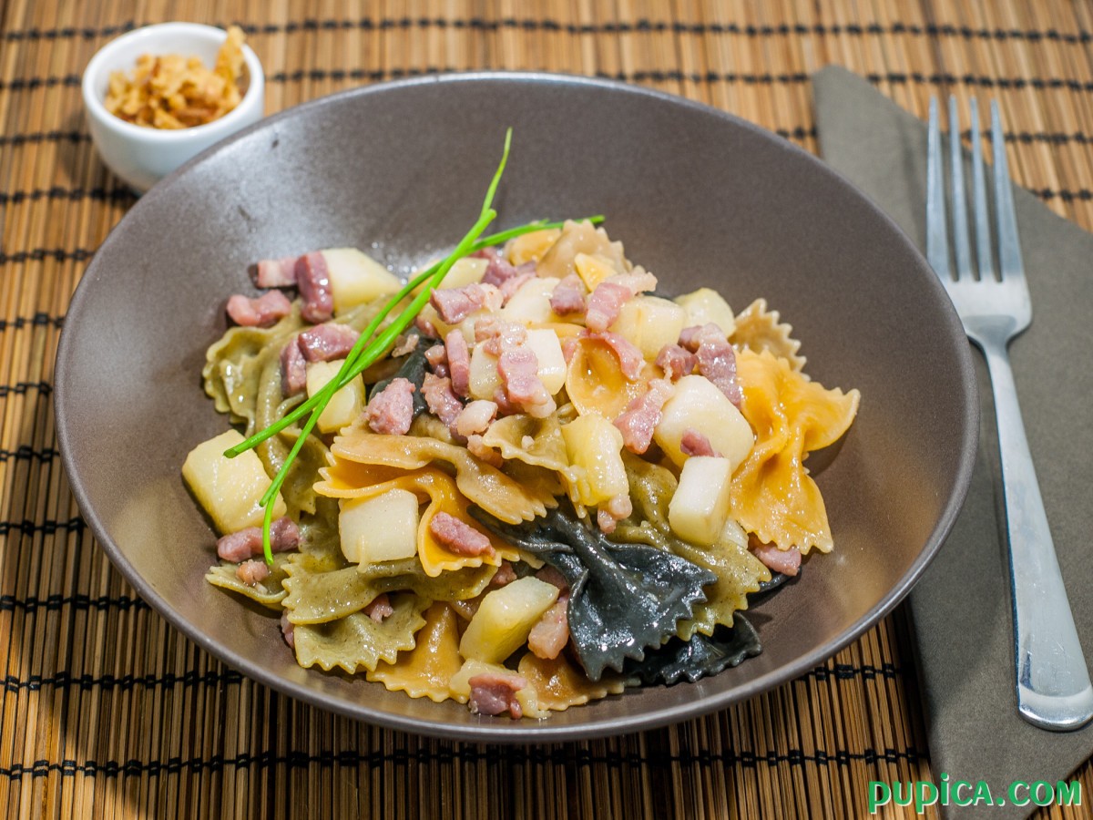 Pasta with pears and bacon