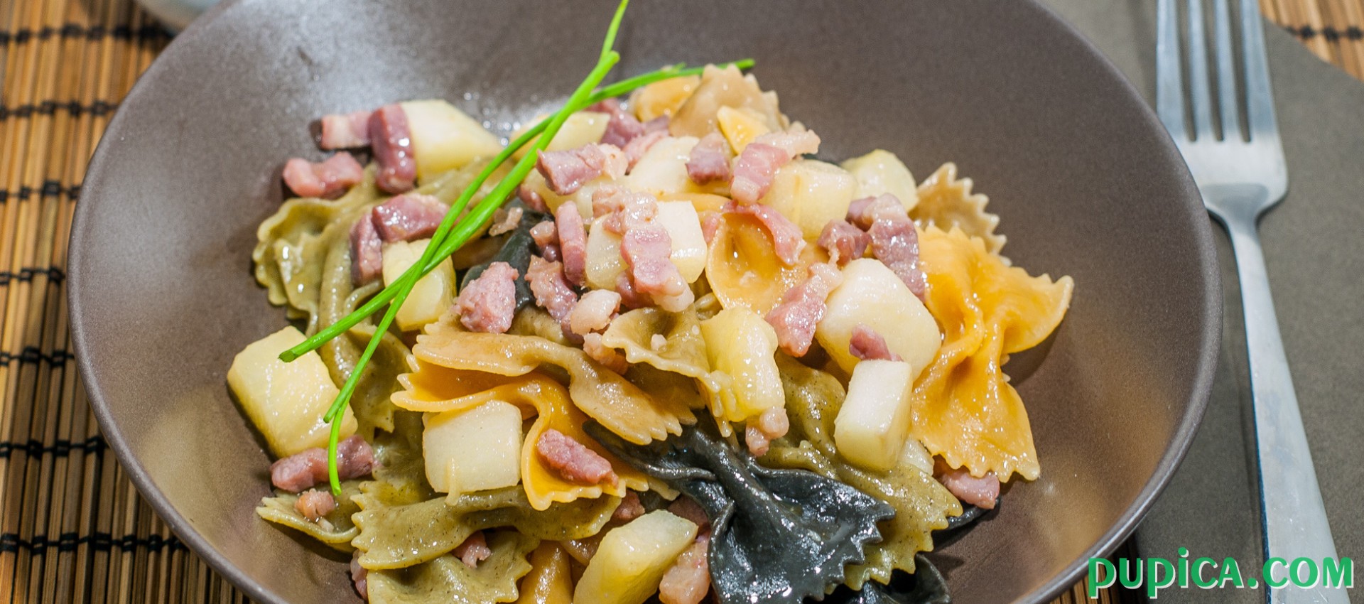 Pasta with pears and bacon