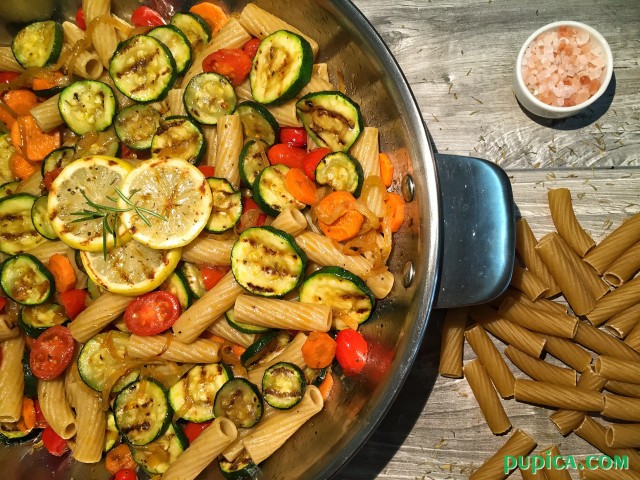 Pasta with grilled Zucchini, Carrots and Cherry Tomatoes
