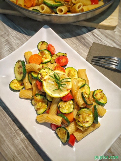 Pasta with grilled Zucchini, Carrots and Cherry Tomatoes